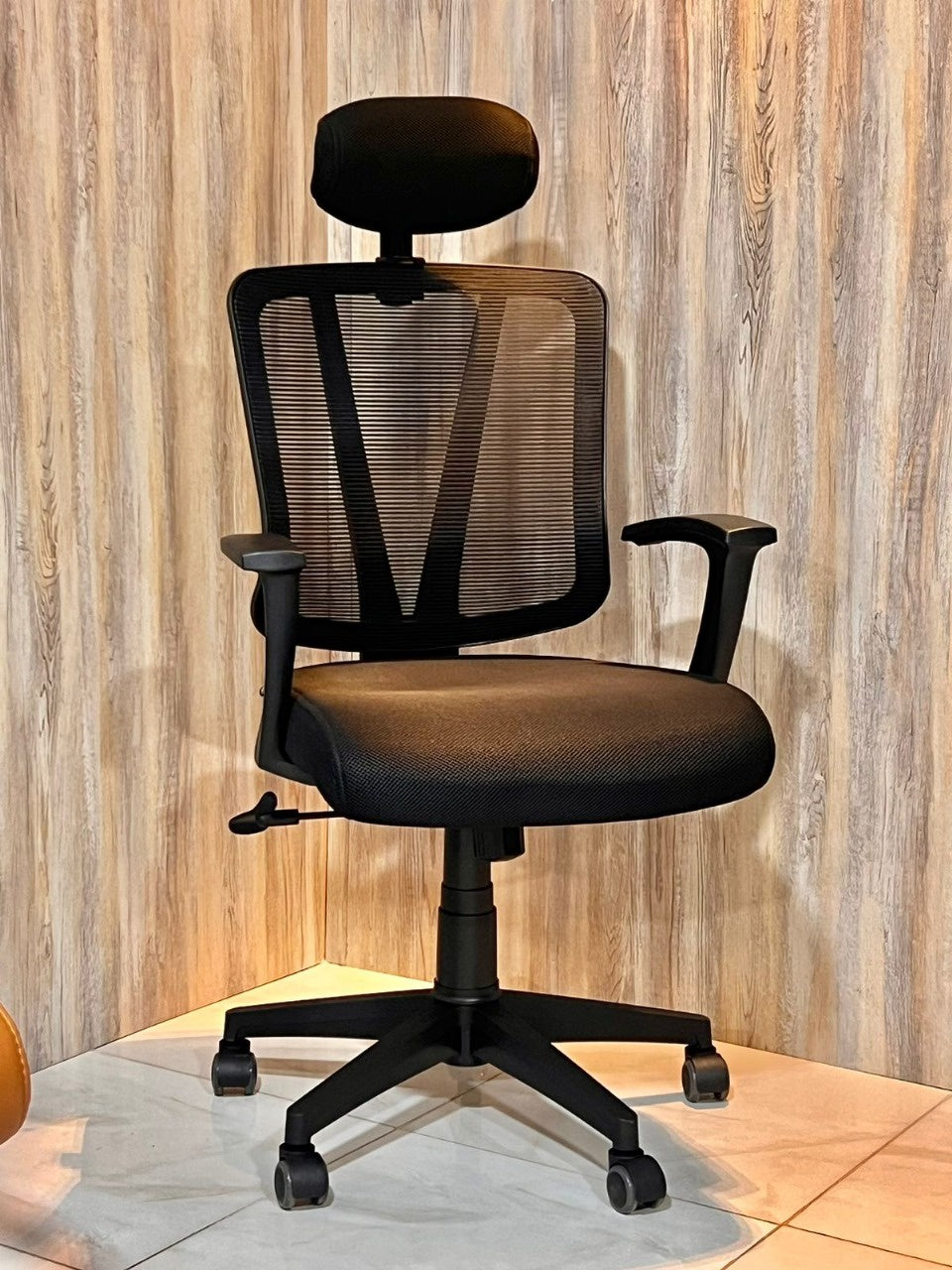 Sky Chair with Headrest – Black Frame